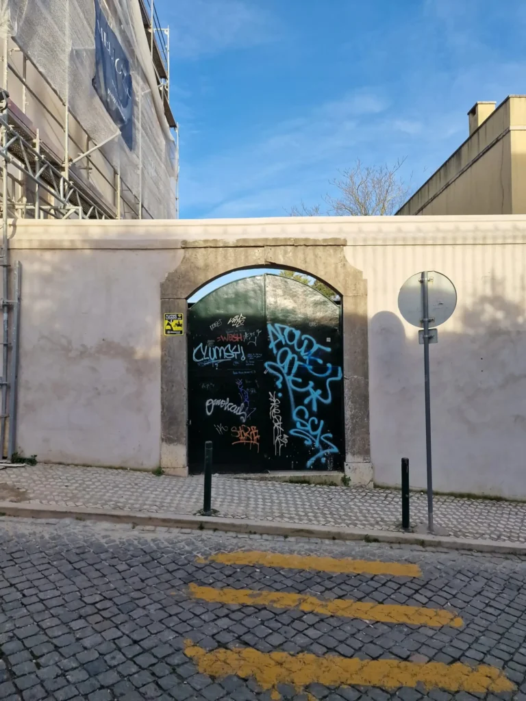 The facade of the Estrela Jewish Cemetery