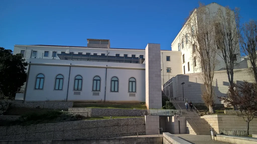 Exterior view of ISEG buildings in the Quelhas area.