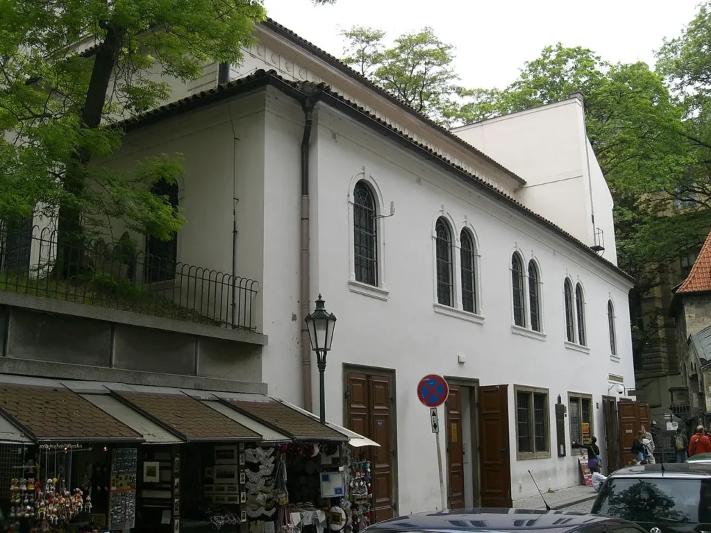Front façade of the Klausen Synagogue.