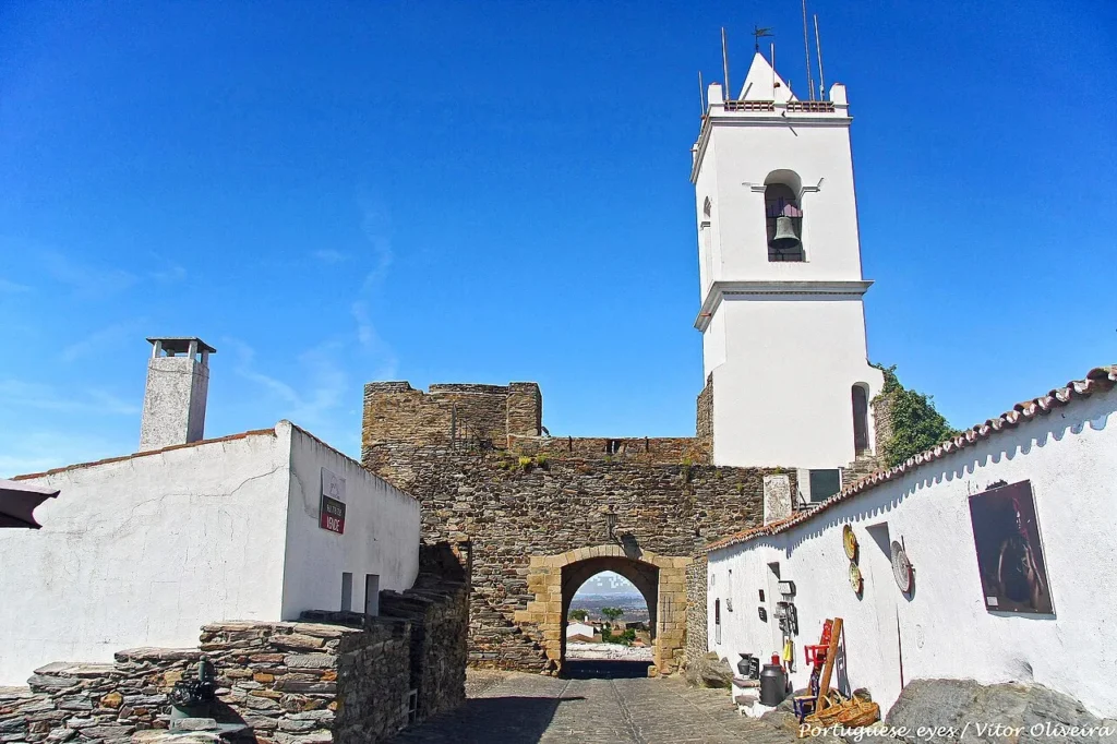 Porta da Vila gate in Monsaraz.