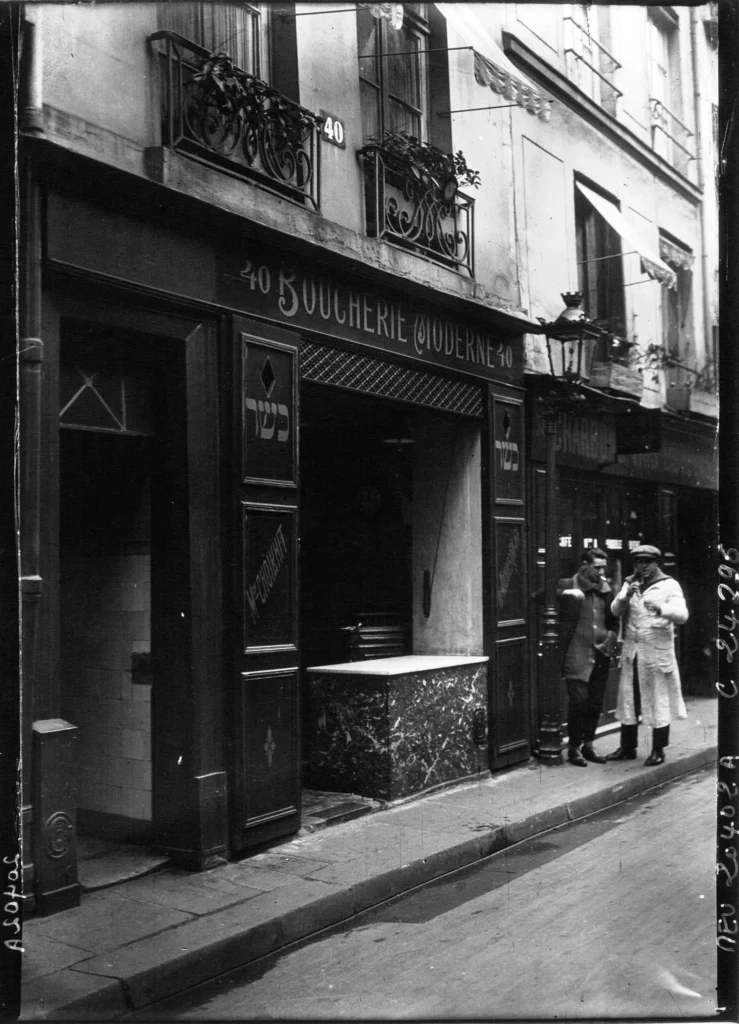 Jewish butcher shop on Rue des Rosiers in 1925.