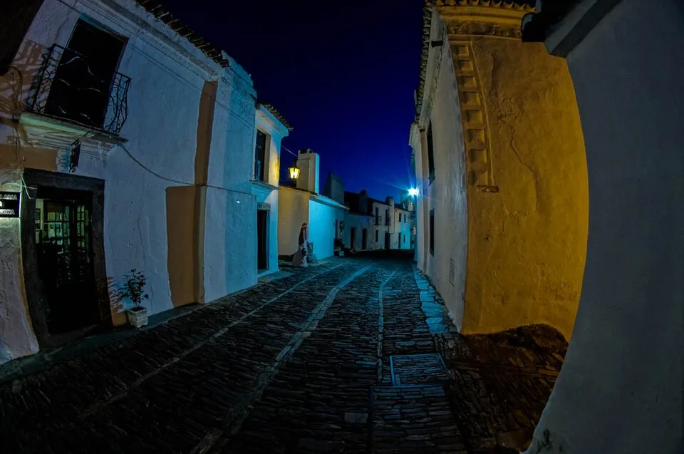 Rua Direita inside the walled village of Monsaraz.